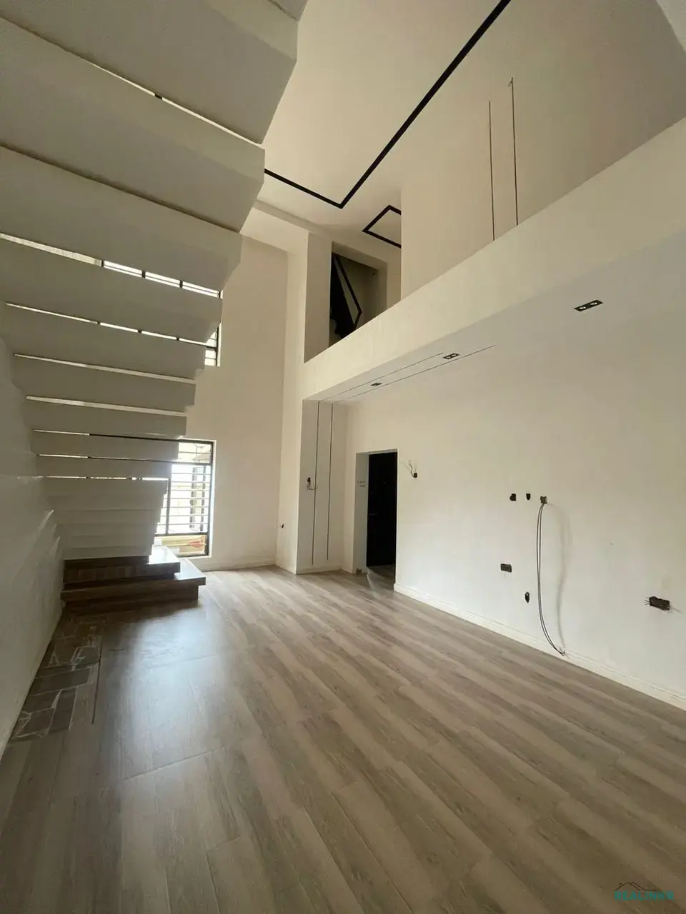 5 BEDROOM DUPLEX