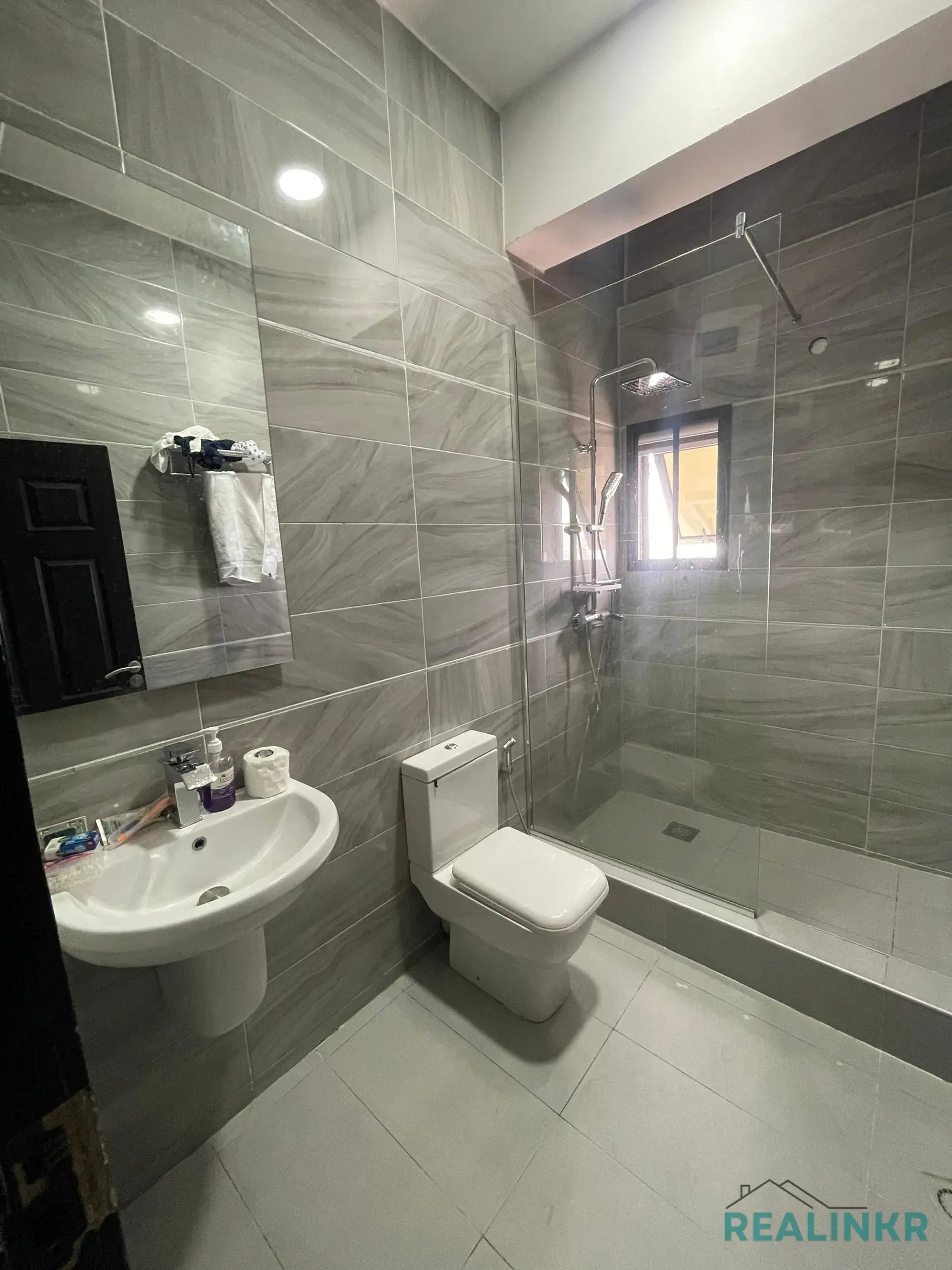 1 Bedroom Service Apartment Fully Furnished