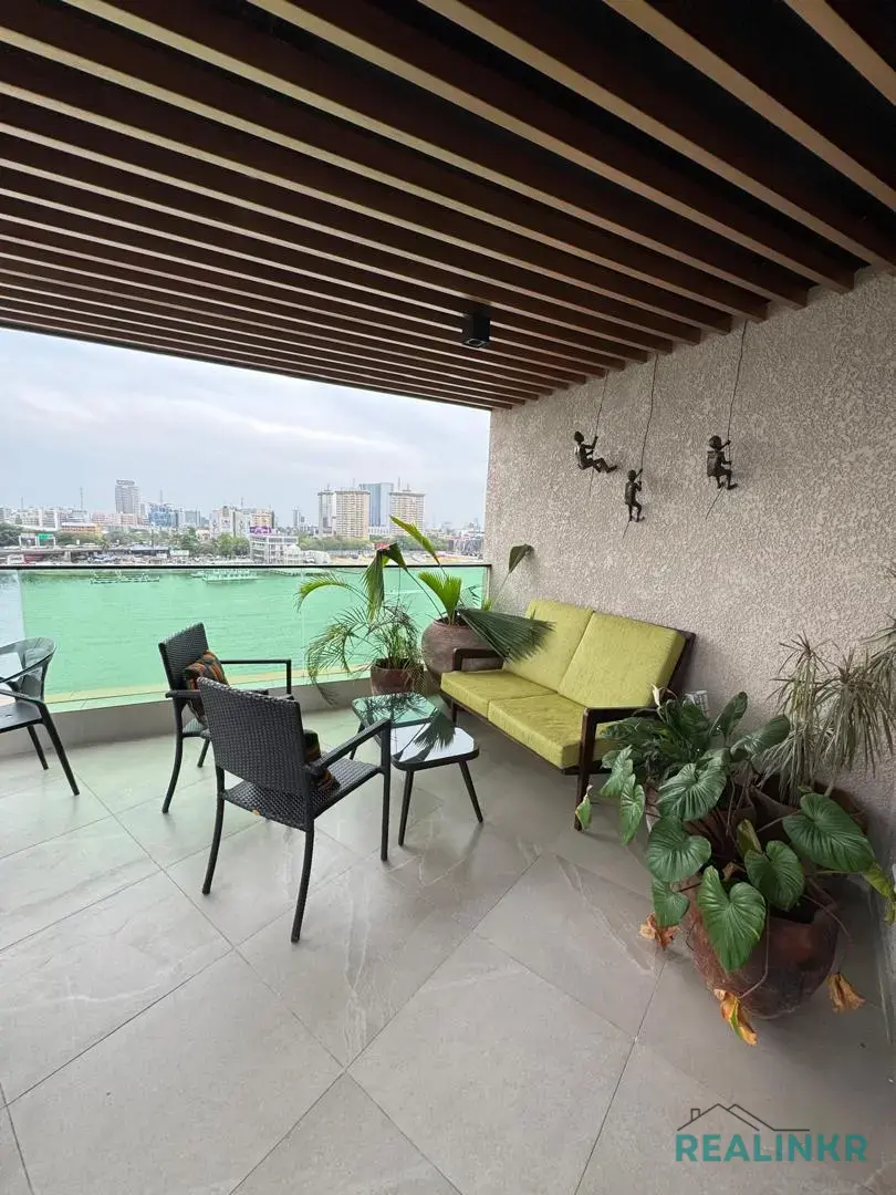 Fully Furnished Waterfront 1 bedroom Serviced Apartment