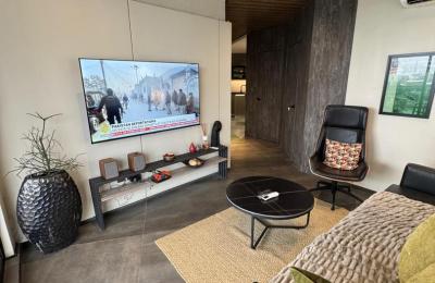 Fully Furnished Waterfront 1 bedroom Serviced Apartment