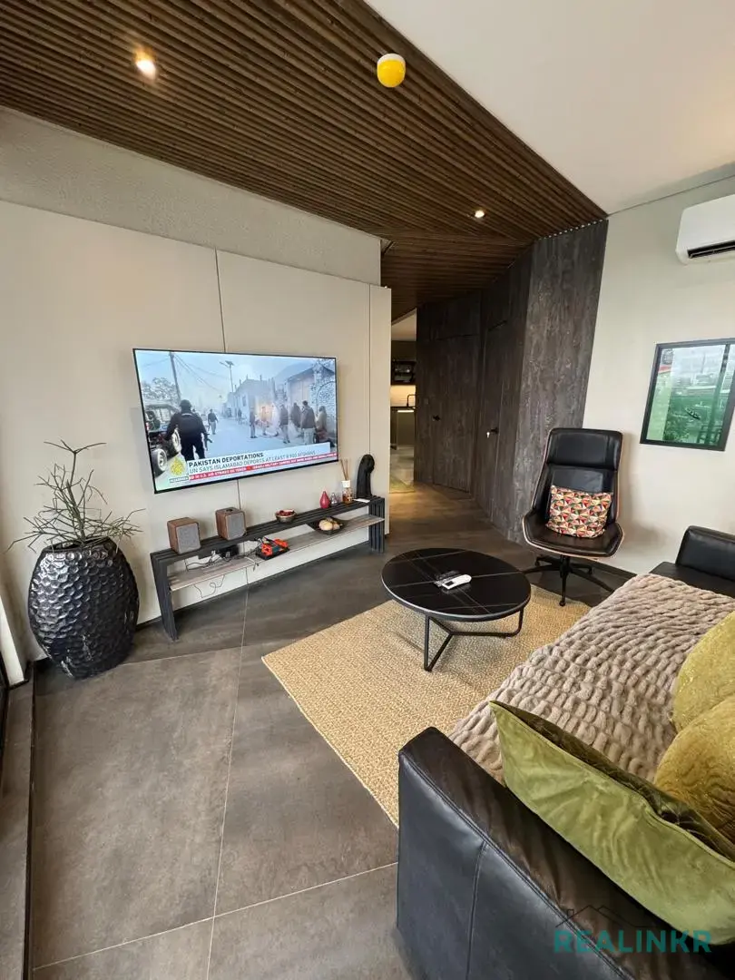 Fully Furnished Waterfront 1 bedroom Serviced Apartment