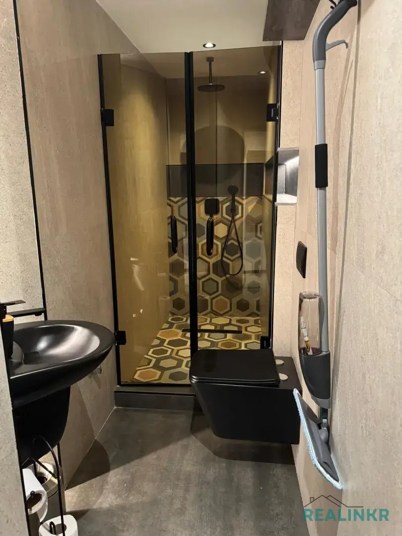 Fully Furnished Waterfront 1 bedroom Serviced Apartment