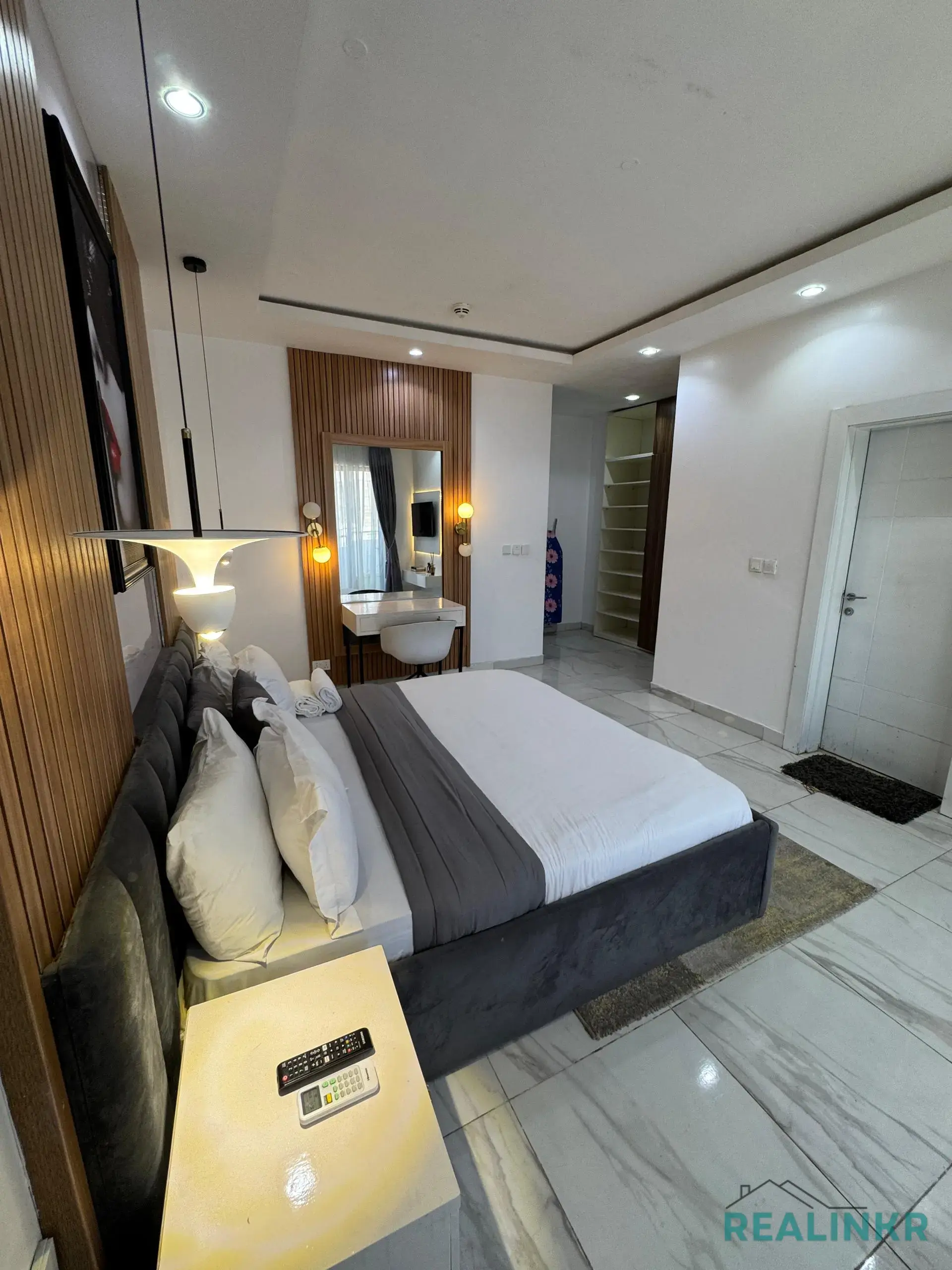 Fully Furnished 2 Bedroom Serviced Apartment