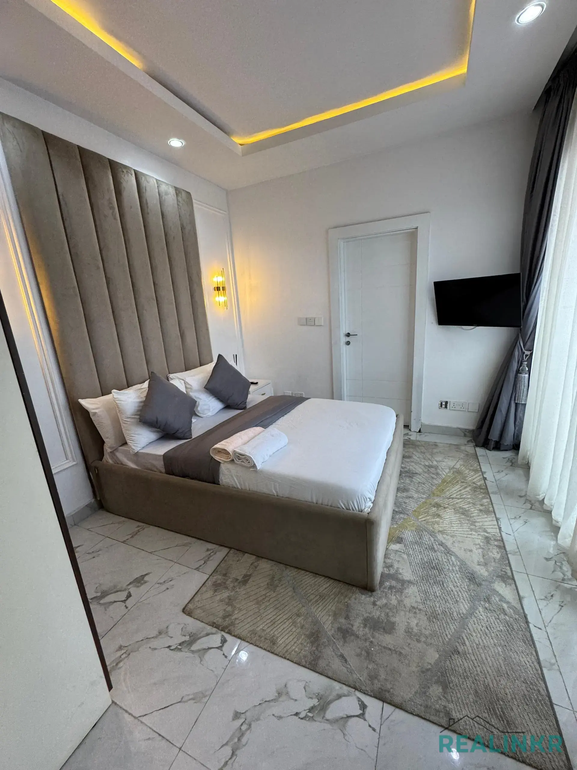 Fully Furnished 2 Bedroom Serviced Apartment