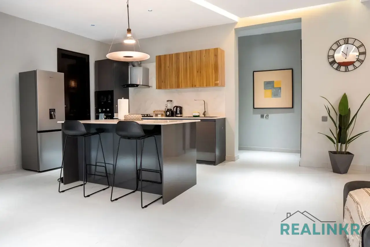 Fully Furnished 2 Bedroom Serviced Apartment